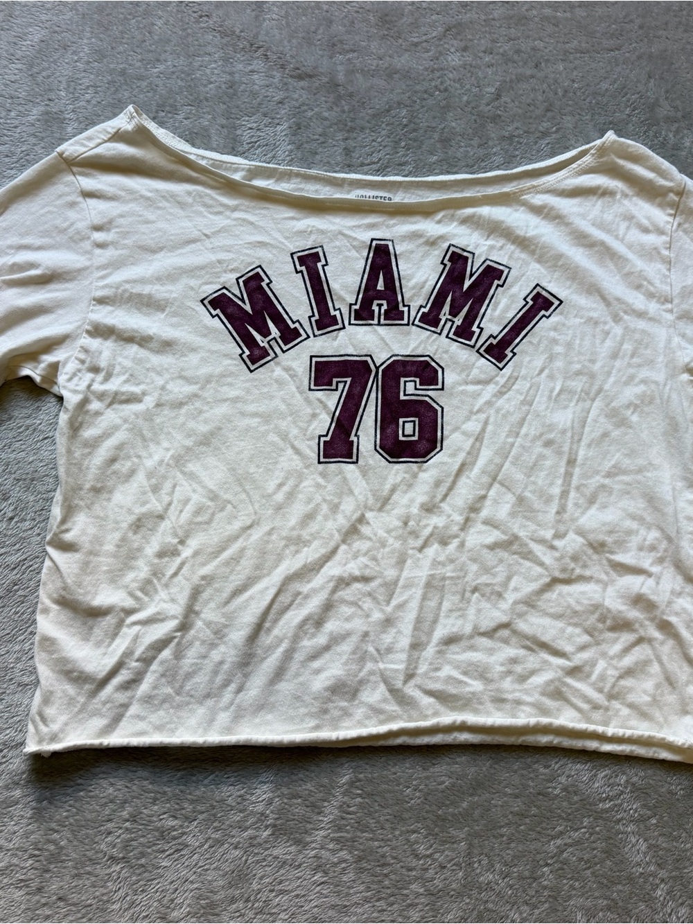 Hollister White Cropped Tee with Maroon 'MIAMI 76' Graphic